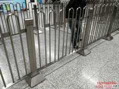 車站不銹鋼弧形護(hù)欄,車站不銹鋼護(hù)欄,鄭州同創(chuàng)不銹鋼護(hù)欄生產(chǎn)安裝廠家