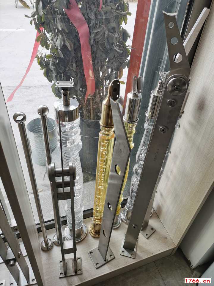 不銹鋼樓梯立柱 不銹鋼樓梯立柱