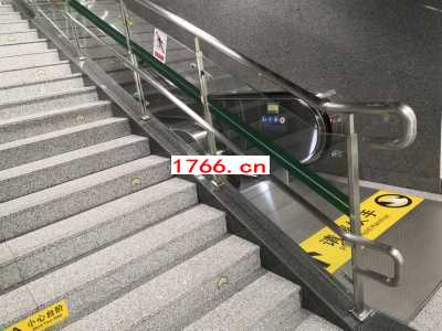 車(chē)站護(hù)欄，不銹鋼欄桿，地鐵站玻璃護(hù)欄，鄭州同創(chuàng)護(hù)欄圖2