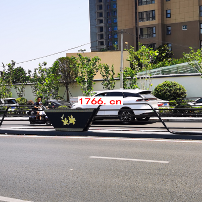 鄭州道路護(hù)欄圖3