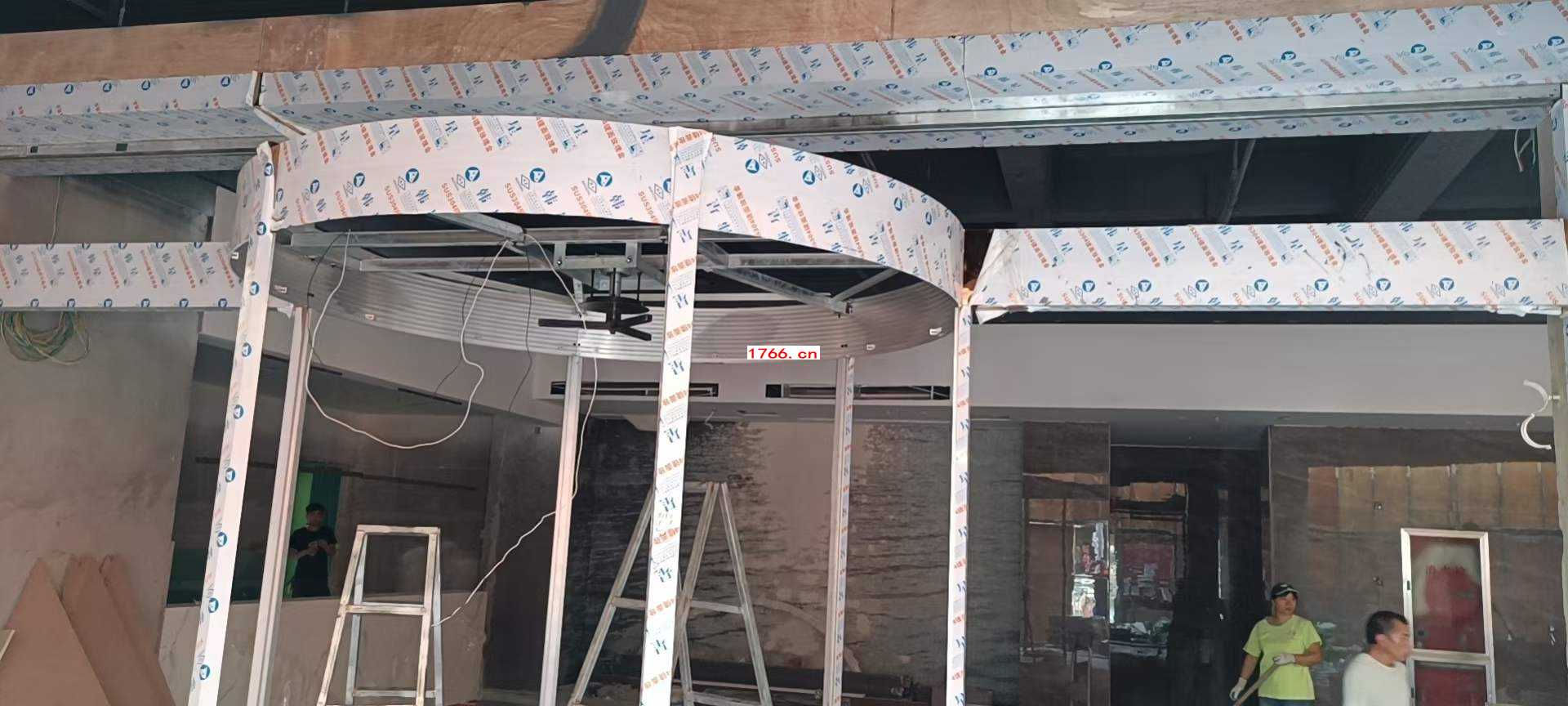 電動(dòng)三翼旋轉(zhuǎn)門廠家