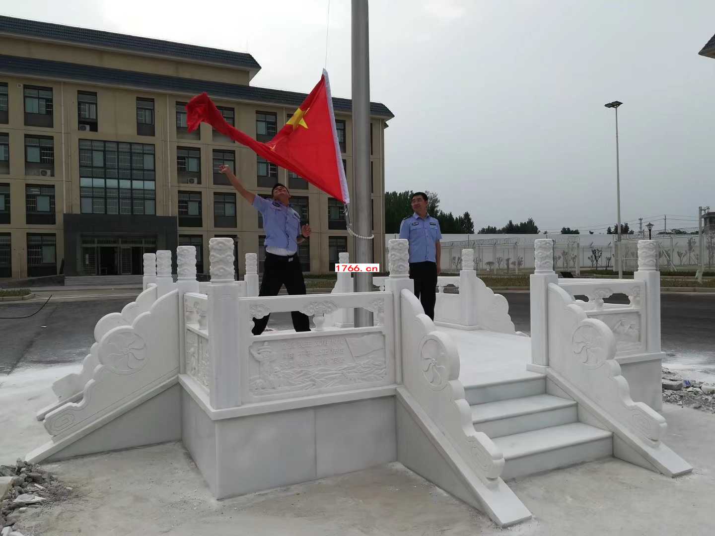 電動旗桿的升旗照片