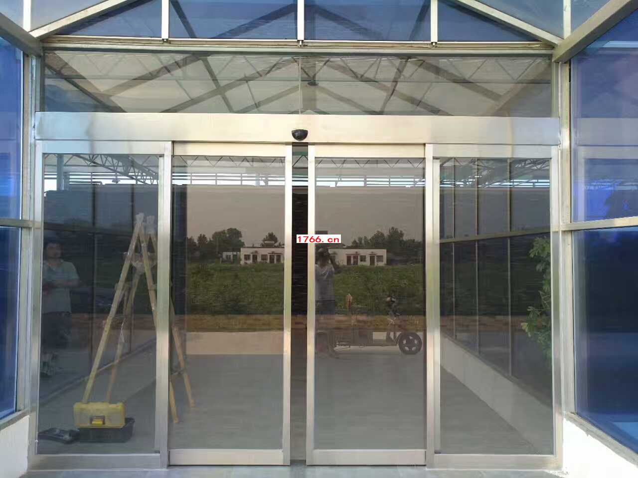 感應(yīng)自動(dòng)門 感應(yīng)自動(dòng)門