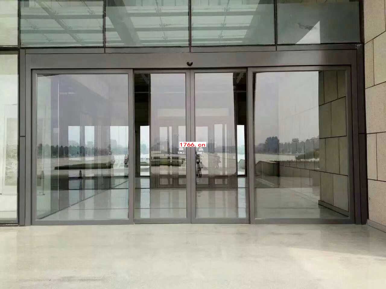 黑灰色自動(dòng)感應(yīng)門 黑灰色自動(dòng)感應(yīng)門