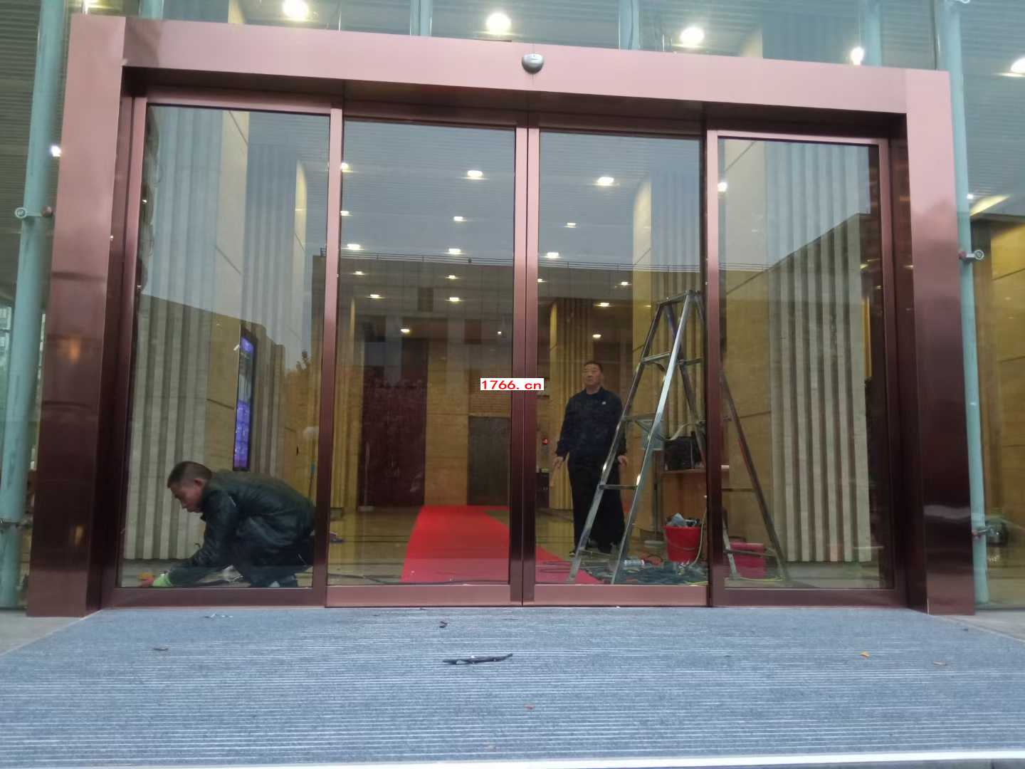 仿銅自動(dòng)感應(yīng)門 仿銅自動(dòng)感應(yīng)門