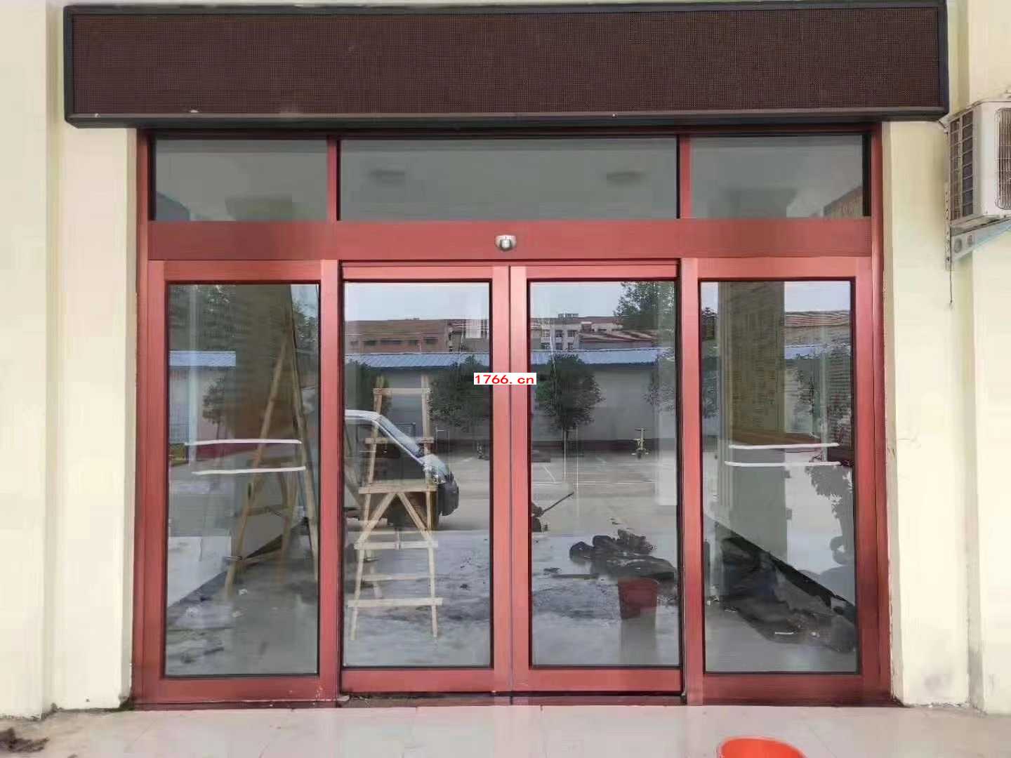 酒紅色感應(yīng)自動(dòng)門 酒紅色感應(yīng)自動(dòng)門