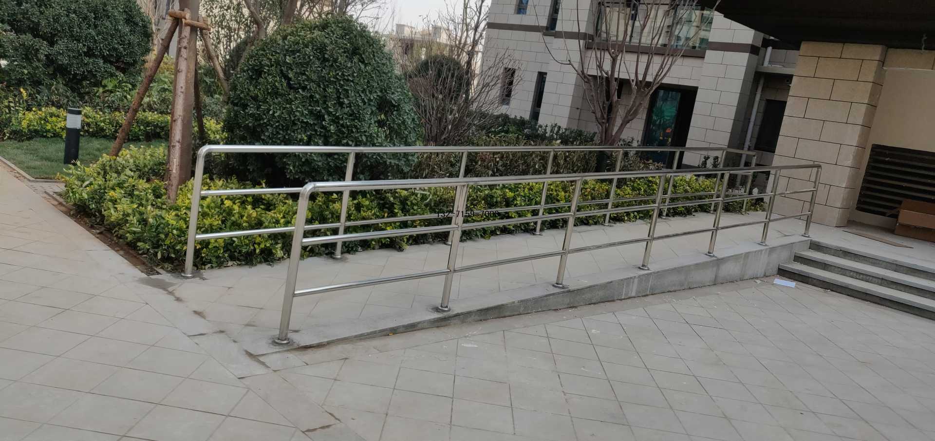 不銹鋼殘疾人坡道護欄