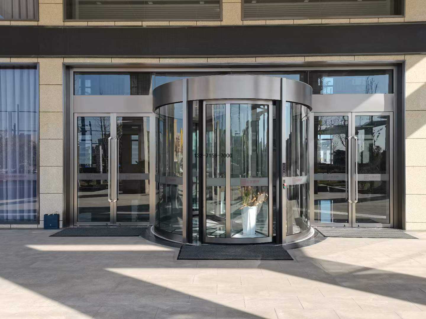 鄭州兩翼旋轉(zhuǎn)門廠家