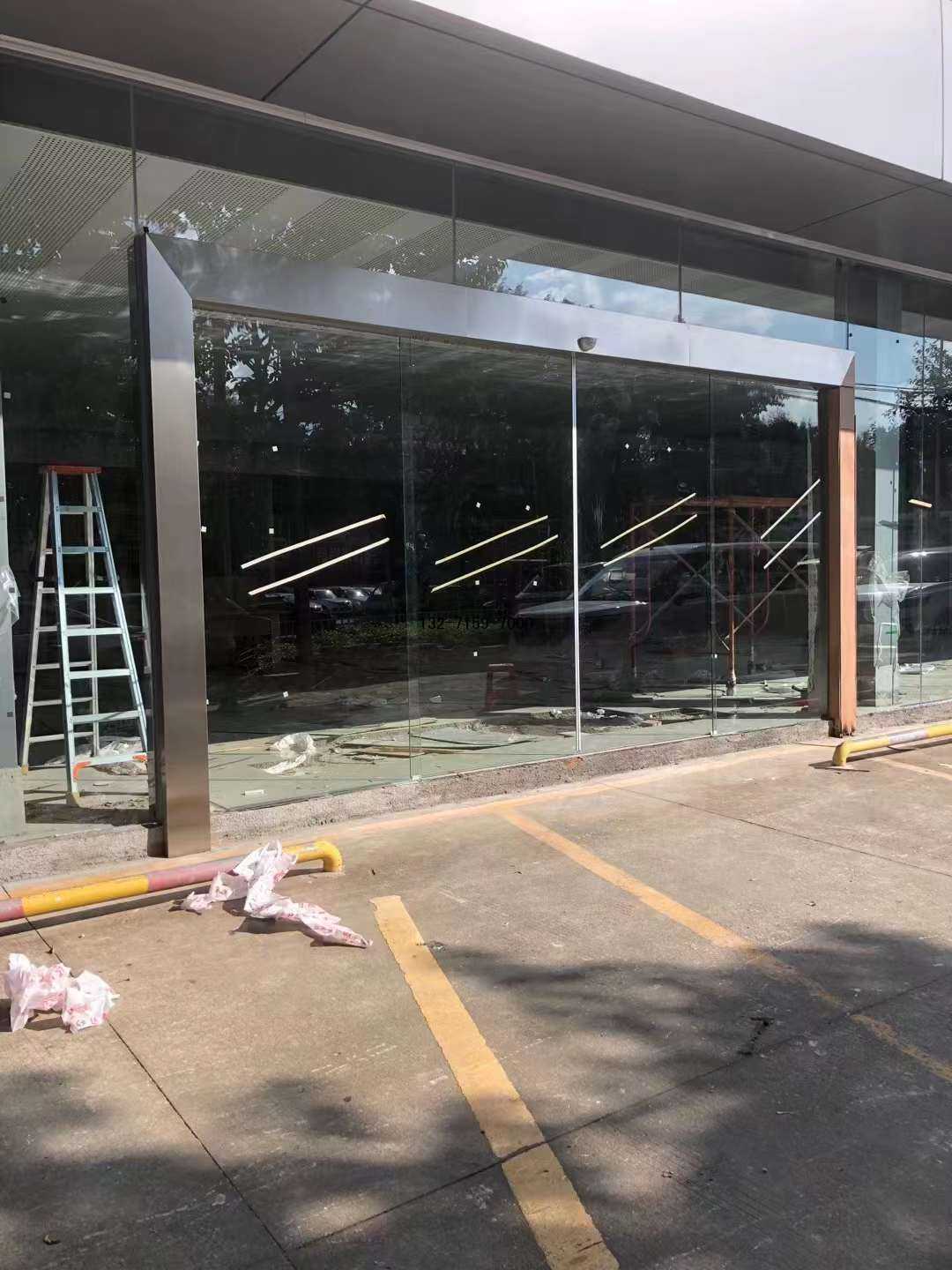 鋼化玻璃自動(dòng)感應(yīng)門(mén) 鋼化玻璃自動(dòng)感應(yīng)門(mén)