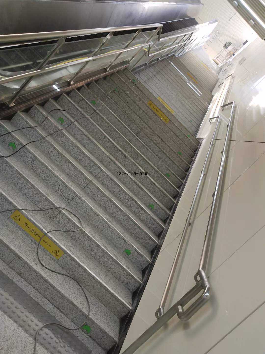 地鐵站玻璃護(hù)欄