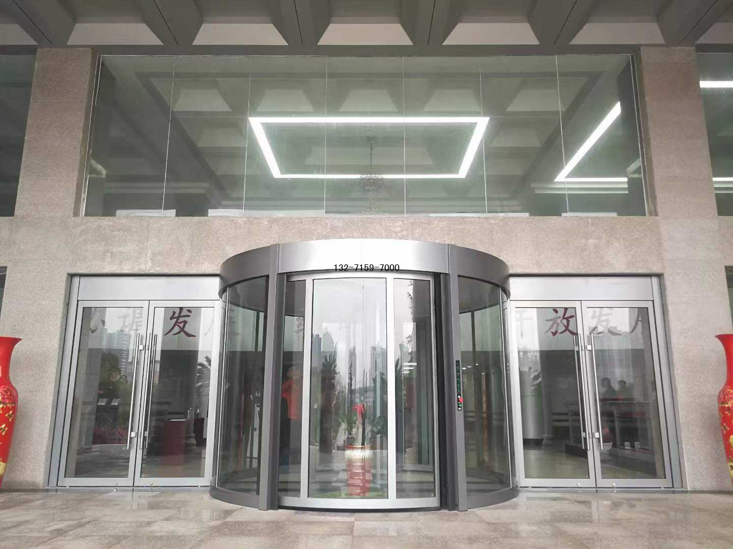 河南兩翼旋轉(zhuǎn)門(mén)生產(chǎn)廠家