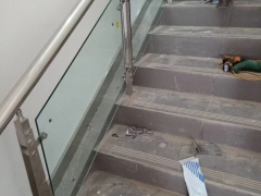 不銹鋼護(hù)欄多少錢(qián)一米_玻璃護(hù)欄多少錢(qián)一米