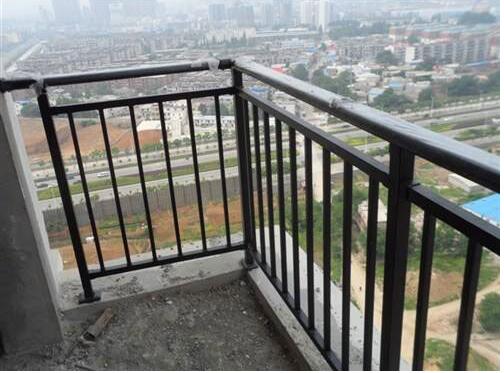 鋅鋼陽(yáng)臺(tái)護(hù)欄