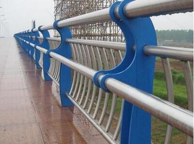 不銹鋼復(fù)合管護(hù)欄