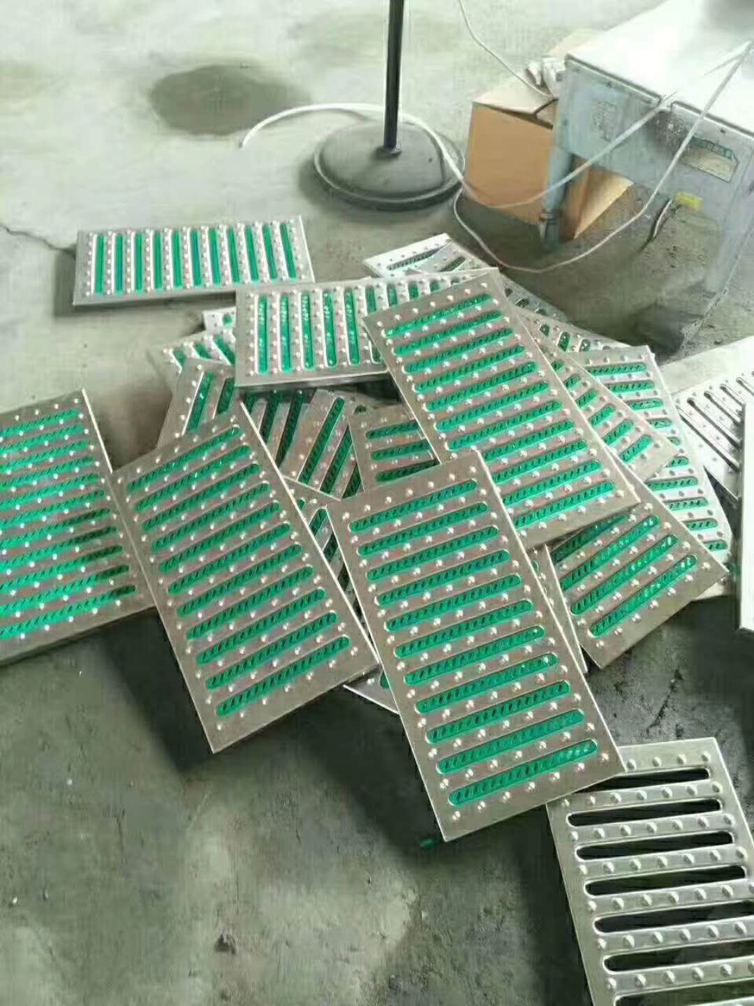 鄭州不銹鋼地溝篦子,鄭州不銹鋼下水道篦子批發(fā)