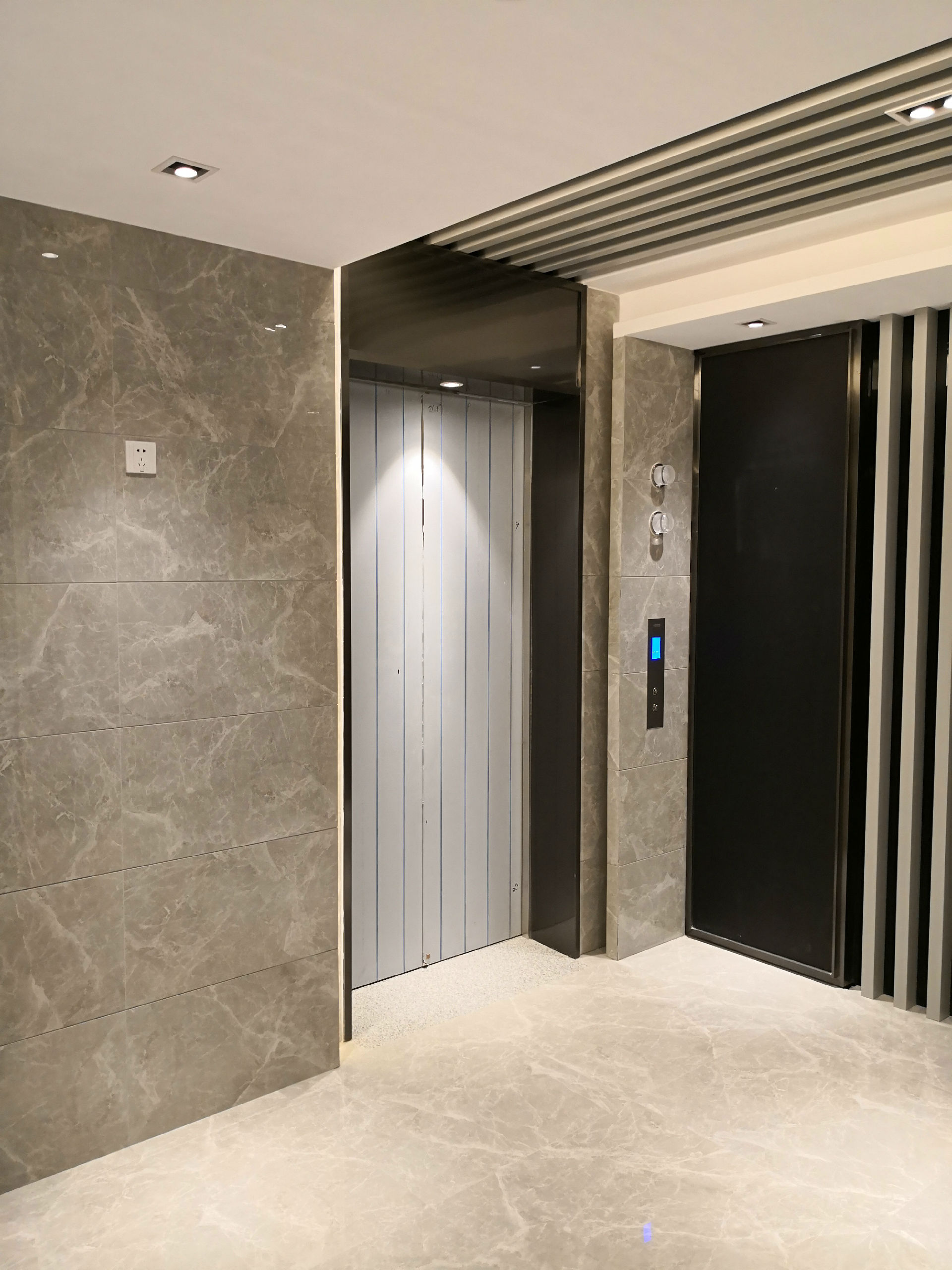 鄭州不銹鋼電梯門套安裝